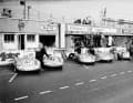 Boxengasse in Le Mans 1954.
