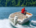 With the 100 hp Mercury, the Invictus 190 FX makes a safe gliding trip