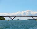 Unter der erst 2014 eröffneten Motalabron führt das Fahrwasser des Göta- Kanals aus dem Hafen von Motala hinaus auf den Vättern.
