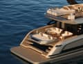 Auf und ab: Die Plattform ist mobil und hilft auch beim Wassern des Tenders.