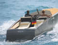 "Relax" – der Bootsname der neuen Runa 8 V8-1 ist Programm wie die edlen Designerliegen zeigen. Sie sind Markenzeichen beider Runas.