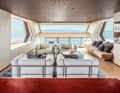 Die Fensterflächen bedecken fast 80 Prozent des Hauptdecks