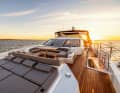 Relaxation zone: The foredeck extends the flybridge and has variable lounge and sunbathing areas. The crew can install airy awnings here on request