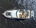 Blick von oben: Sitzmöglichkeiten gibt es auf der Flybridge ausreichend