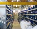 Bis zu 22 000 Bau- und Ersatzteile liegen in den Hallen. Falls irgendwo am Ende der Welt doch mal etwas fehlen sollte