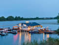 Abendstimmung am Sürther Bootshaus, rund zwölf Kilometer oberhalb der Kölner City