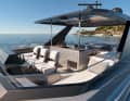 Flybridge: The dinette is shaded, the fabric in the roof hums to the side if desired