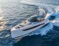 Even at over 25 knots, the Seawalker 43 Panorama sails without any problems. Even on tight bends and waves