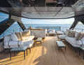 Sun deck: Several areas are available to the owner and his guests at the very top