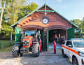 The historic rescue shed in the centre of Wustrow: from here you can either walk over the dyke to the Baltic Sea beach or overland to the Bodden at the rear