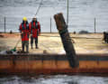 Operatori del servizio di sminamento dello Schleswig-Holstein impegnati nel recupero di munizioni risalenti alla guerra mondiale dal Mar Baltico. Finora queste bombe a orologeria sono state disinnescate solo in casi isolati