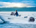 The compact console boat can be equipped with long-shaft outboards up to a maximum of 140 hp.