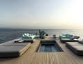 Wandelbar: Ohne Tender kommen Pool und Lounge-Mobiliar ans Licht.
