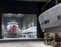 Konzentration: Obwohl auch 80-Meter-Formate realisierbar wären, beschränkt sich Alia bewusst auf einzelne Aufträge über 60 Meter. Links „Kaiyo“, rechts „0110“.