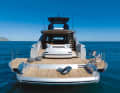 Space in the sun: the stern platform enlarges the beach club to 28 square metres on request. The bulwarks fold down hydraulically.