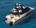 50 SE: Auf der Bering-Flybridge lagert der Tender.