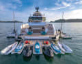 Toys: Waverunner, Segeldingis und SUPs liegen bereit.
