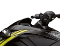The steering system of the Waverunner GP HO offers a tilt-adjustable handlebar that originates from racing.
