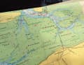 Even a small section of a map contains a lot of information such as the direction of buoyage of the waterways, water depths or protected areas. Boaters learn about their practical significance in a seminar before setting off on a trip across the mudflats.