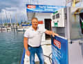 Per Thomas Langer tutto ruota intorno al carburante. Soprattutto durante i grandi eventi come la Kieler Woche, è in piena emergenza. Ma quasi nulla può disturbare il guardiano della pompa di benzina.