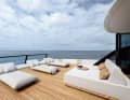 Flybridge with spacious sun terrace.