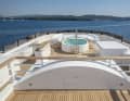 Right at the top: The two Jacuzzis are located on the rather isolated sun deck.