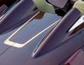 Die aerodynamischen Verkleidungen für Fahrer und Beifahrer werden für den Spider-Modus im achteren Cockpit montiert.