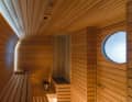 Die Sauna liegt im Beachclub an Steuerbord.