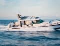 The 38 ST is powered by two Mercury engines delivering up to 350 PS, enabling it to reach a speed of 45 knots.