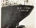 Crewmitglieder versuchen 1931 das Ruder der im Eis festsitzenden „Baychimo“ vor Schäden zu bewahren – vergebens.