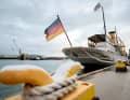 Deep within the Hamburg harbour area, in a spot where hardly any tourists ever venture, lies the mooring of the ‘Schaarhörn’.