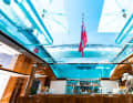 „Sophia“: Die 97-Meter-Feadship (2017) hat einen Pool (8,8 x 3,7 m) mit Multiverbundglas-Boden.