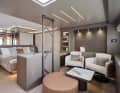 Designer Valentina Motta combined natural shades with dark blues. Here in the owner’s cabin.