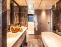 The wellness oasis itself extends across the entire width of the bow. There is a bathtub and double washbasin in the centre, with a shower and WC on either side