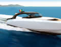Vespro: Mit 2400 Pferdestärken und Waterjets 56 kn schnell. Den Komfort liefern üppige Sonnenliegen, Gästekabine, zwei Badezimmer und klappbare Cockpit-Terrassen