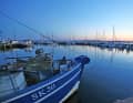 Blaue Stunde über dem Yacht- und  Fischereihafen Möltenort in Heikendorf am Ostufer.