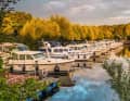 The charter fleet with the steel displacement yachts of Yacht Charter Holiday GmbH is moored in Merzig harbour. In addition to the brewery, the harbour also boasts the Da Roberto restaurant with its excellent cuisine. | Dieter Wanke