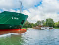 In the Kiel Canal, you can get impressively close to freighters and pleasure boats. Care must be taken to keep a safe distance, even from the shore