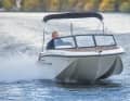 The Quicksilver 525 aXess at full speed. Maximum speed: 27.5 knots