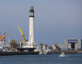 Le canal du port avec le phare de Dunkerque et le chantier naval Damen