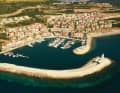Die neue entstandene Feriensiedlung Luštica Bay mit Marina