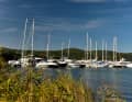 Steg der neuen Airport Marina, einfach, aber gut gelegen.