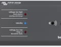 Der Battery Alarm von Victron erfüllt dieselbe Aufgabe, aber zeigt allein visuell, ob die Spannung zu hoch oder zu niedrig ist