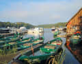 The fishing boats of the Müritz fishermen in Eldenburg can also be hired. On the right behind the boathouse you can see a jetty of the marina