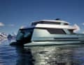 For the 26-metre catamaran, Ker Yacht Design has developed wave-piercing bow shapes combined with a foil in between. The target is 4,000 nautical miles at 11 knots.