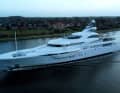 Am 7. Februar 2022, zwei Wochen vor dem russischen Überfall auf die Ukraine, verließ „Graceful“ unfertig den Hamburger Hafen und steuerte eine Werft in Kaliningrad an. Yachtspotter Steffen Mayer erwischte die Yacht auf dem Nord-Ostsee-Kanal.
