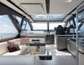 Thanks to the deep-drawn, opening side windows, plenty of light enters the saloon and the fresh sea breeze blows in