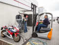 AussenborderTest Dieses Jahr haben wir die 200-PS-Klasse unter die Lupe genommen. Darunter sind Motoren mit kleinen und großen Hubräumen, aufgeladenem Kompressor und ein Zweitakter.