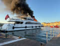Der Brand an Bord sorgte für eine dichte Rauchwolke, die ...