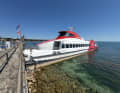 Der Katamaran "Constanze" krachte am Freitagmorgen in die Kaimauer im Hafen von Konstanz.